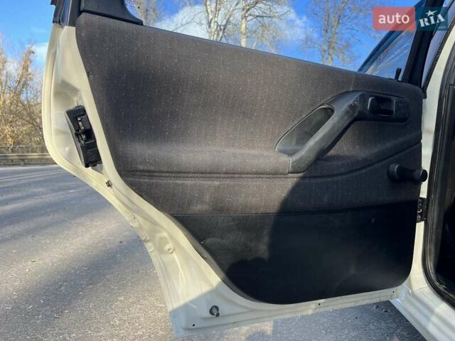 Белый Фольксваген Пассат, объемом двигателя 1.9 л и пробегом 400 тыс. км за 3399 $, фото 15 на Automoto.ua