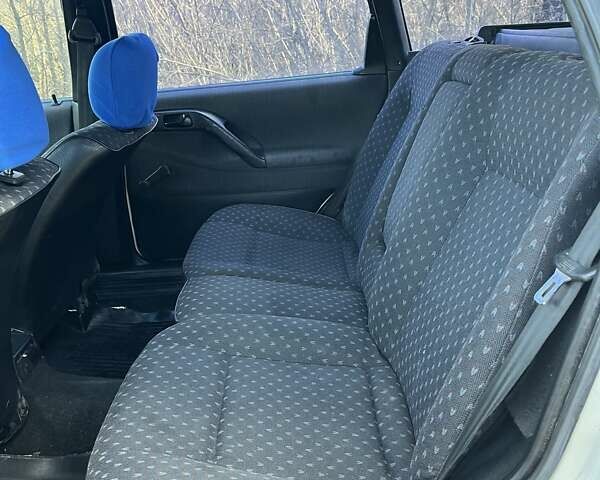 Белый Фольксваген Пассат, объемом двигателя 1.9 л и пробегом 400 тыс. км за 3399 $, фото 17 на Automoto.ua