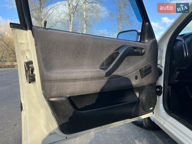 Белый Фольксваген Пассат, объемом двигателя 1.9 л и пробегом 400 тыс. км за 3399 $, фото 16 на Automoto.ua