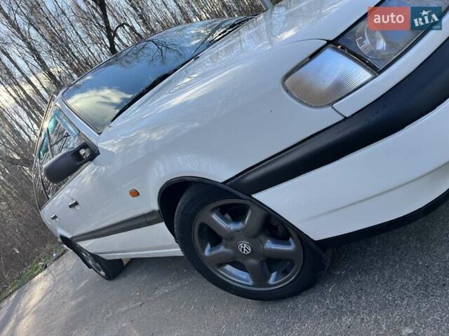 Белый Фольксваген Пассат, объемом двигателя 1.9 л и пробегом 400 тыс. км за 3399 $, фото 1 на Automoto.ua