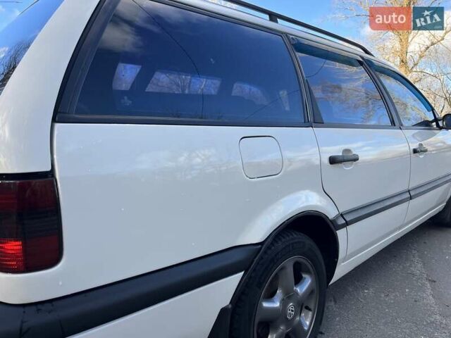 Белый Фольксваген Пассат, объемом двигателя 1.9 л и пробегом 400 тыс. км за 3399 $, фото 5 на Automoto.ua