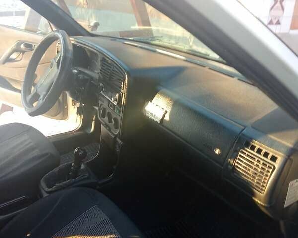 Білий Фольксваген Пассат, об'ємом двигуна 1.78 л та пробігом 400 тис. км за 1900 $, фото 6 на Automoto.ua