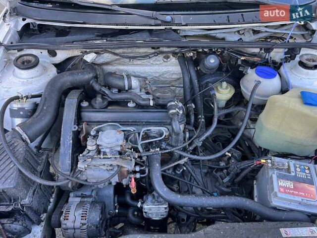 Белый Фольксваген Пассат, объемом двигателя 1.9 л и пробегом 400 тыс. км за 3399 $, фото 19 на Automoto.ua