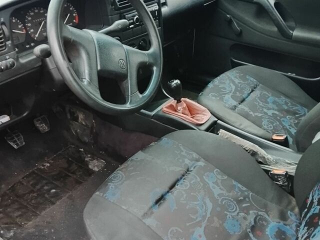 Білий Фольксваген Пассат, об'ємом двигуна 1.8 л та пробігом 200 тис. км за 1300 $, фото 4 на Automoto.ua