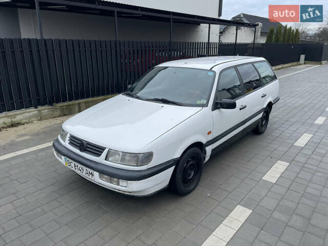 Белый Фольксваген Пассат, объемом двигателя 1.8 л и пробегом 299 тыс. км за 1499 $, фото 1 на Automoto.ua