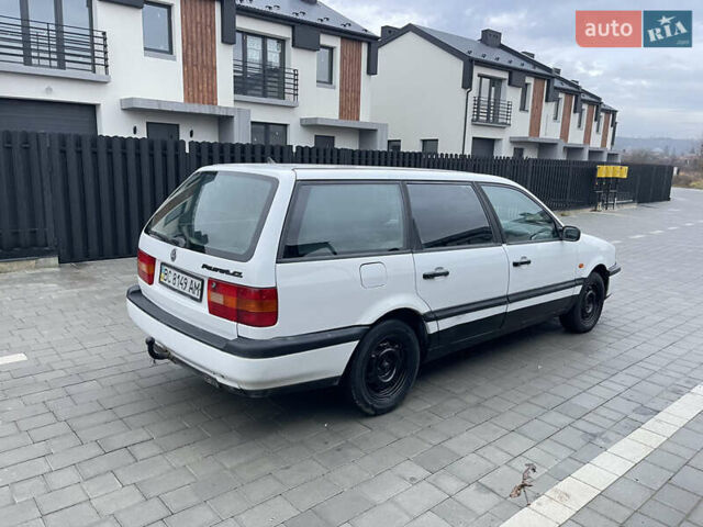 Белый Фольксваген Пассат, объемом двигателя 1.8 л и пробегом 299 тыс. км за 1499 $, фото 16 на Automoto.ua