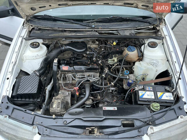 Белый Фольксваген Пассат, объемом двигателя 1.8 л и пробегом 299 тыс. км за 1499 $, фото 28 на Automoto.ua