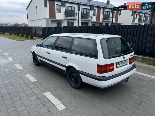 Белый Фольксваген Пассат, объемом двигателя 1.8 л и пробегом 299 тыс. км за 1499 $, фото 10 на Automoto.ua