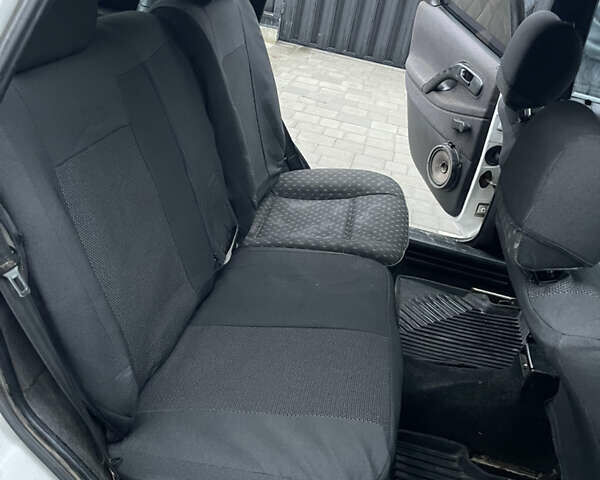 Белый Фольксваген Пассат, объемом двигателя 1.8 л и пробегом 299 тыс. км за 1499 $, фото 23 на Automoto.ua