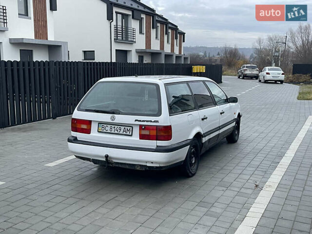 Белый Фольксваген Пассат, объемом двигателя 1.8 л и пробегом 299 тыс. км за 1499 $, фото 19 на Automoto.ua