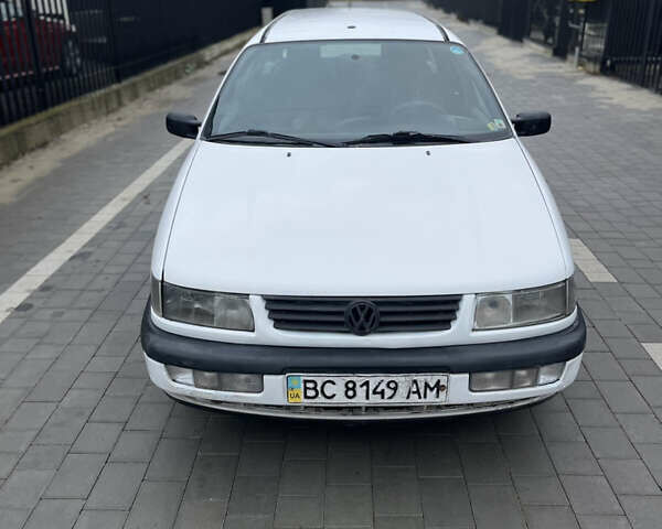 Белый Фольксваген Пассат, объемом двигателя 1.8 л и пробегом 299 тыс. км за 1499 $, фото 4 на Automoto.ua