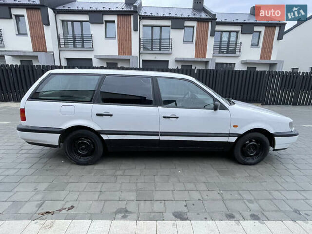 Белый Фольксваген Пассат, объемом двигателя 1.8 л и пробегом 299 тыс. км за 1499 $, фото 17 на Automoto.ua