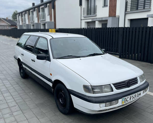 Белый Фольксваген Пассат, объемом двигателя 1.8 л и пробегом 299 тыс. км за 1499 $, фото 6 на Automoto.ua