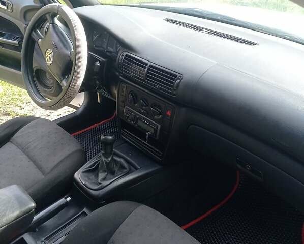 Белый Фольксваген Пассат, объемом двигателя 1.9 л и пробегом 450 тыс. км за 3000 $, фото 4 на Automoto.ua