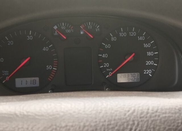 Белый Фольксваген Пассат, объемом двигателя 1.9 л и пробегом 284 тыс. км за 3600 $, фото 9 на Automoto.ua