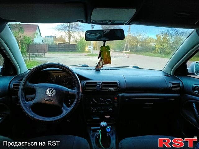 Белый Фольксваген Пассат, объемом двигателя 1.6 л и пробегом 458 тыс. км за 3700 $, фото 6 на Automoto.ua