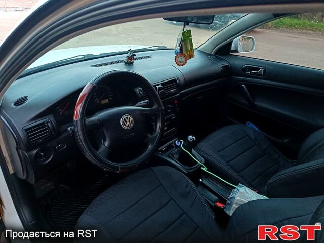 Белый Фольксваген Пассат, объемом двигателя 1.6 л и пробегом 458 тыс. км за 3700 $, фото 2 на Automoto.ua