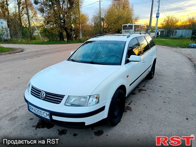 Белый Фольксваген Пассат, объемом двигателя 1.6 л и пробегом 458 тыс. км за 3700 $, фото 1 на Automoto.ua