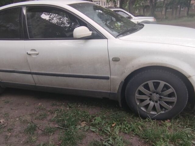 Белый Фольксваген Пассат, объемом двигателя 1.9 л и пробегом 284 тыс. км за 3600 $, фото 1 на Automoto.ua