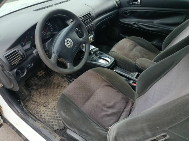 Белый Фольксваген Пассат, объемом двигателя 1.9 л и пробегом 111 тыс. км за 1700 $, фото 4 на Automoto.ua