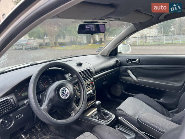 Белый Фольксваген Пассат, объемом двигателя 1.9 л и пробегом 300 тыс. км за 2699 $, фото 4 на Automoto.ua