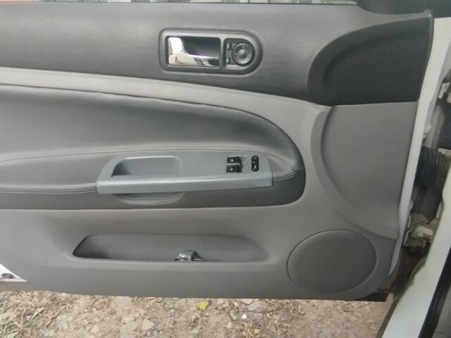 Белый Фольксваген Пассат, объемом двигателя 1.9 л и пробегом 284 тыс. км за 3600 $, фото 10 на Automoto.ua