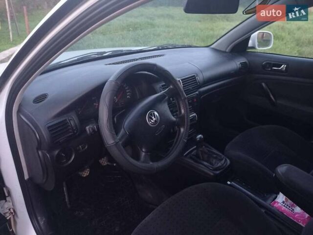 Белый Фольксваген Пассат, объемом двигателя 1.6 л и пробегом 260 тыс. км за 3500 $, фото 2 на Automoto.ua