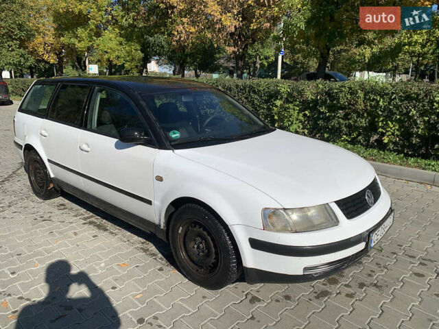 Білий Фольксваген Пассат, об'ємом двигуна 1.6 л та пробігом 371 тис. км за 3100 $, фото 1 на Automoto.ua