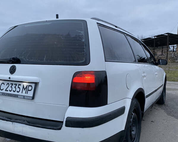 Белый Фольксваген Пассат, объемом двигателя 1.6 л и пробегом 300 тыс. км за 3200 $, фото 7 на Automoto.ua