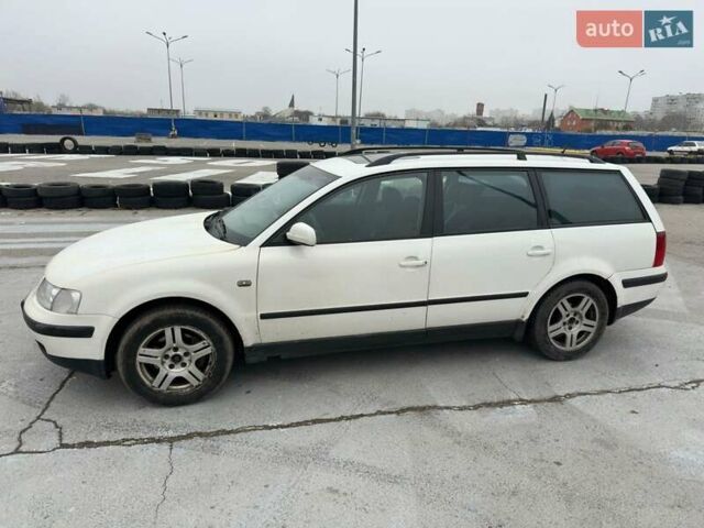 Белый Фольксваген Пассат, объемом двигателя 1.9 л и пробегом 239 тыс. км за 3500 $, фото 1 на Automoto.ua