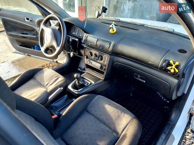 Білий Фольксваген Пассат, об'ємом двигуна 1.8 л та пробігом 469 тис. км за 3900 $, фото 29 на Automoto.ua