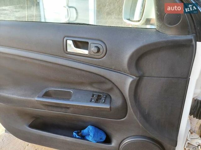 Білий Фольксваген Пассат, об'ємом двигуна 1.8 л та пробігом 469 тис. км за 3900 $, фото 8 на Automoto.ua