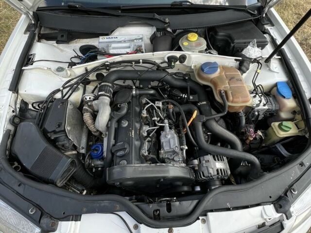 Белый Фольксваген Пассат, объемом двигателя 1.9 л и пробегом 250 тыс. км за 2600 $, фото 5 на Automoto.ua