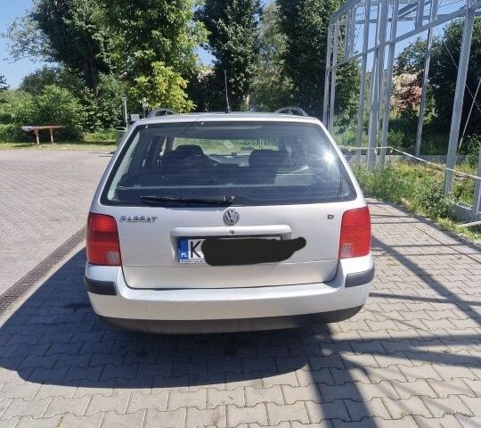 Белый Фольксваген Пассат, объемом двигателя 1.9 л и пробегом 260 тыс. км за 1800 $, фото 1 на Automoto.ua