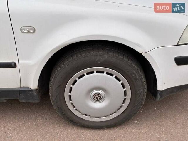 Белый Фольксваген Пассат, объемом двигателя 1.9 л и пробегом 368 тыс. км за 4700 $, фото 16 на Automoto.ua