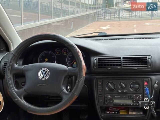 Белый Фольксваген Пассат, объемом двигателя 1.9 л и пробегом 368 тыс. км за 4700 $, фото 18 на Automoto.ua