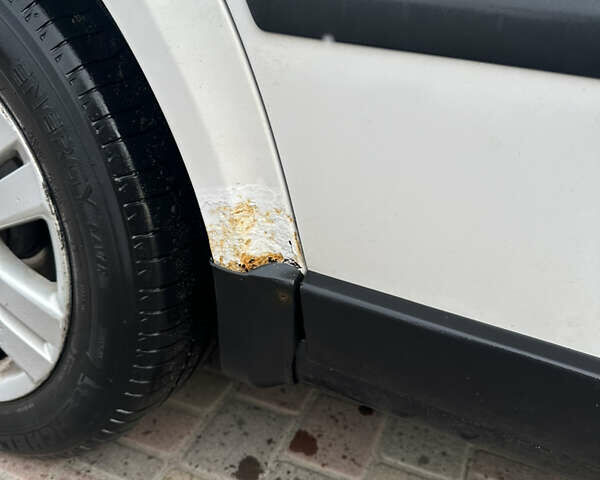Белый Фольксваген Пассат, объемом двигателя 1.9 л и пробегом 394 тыс. км за 1850 $, фото 8 на Automoto.ua
