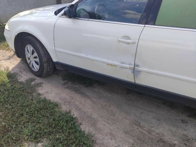 Белый Фольксваген Пассат, объемом двигателя 0 л и пробегом 380 тыс. км за 1800 $, фото 1 на Automoto.ua