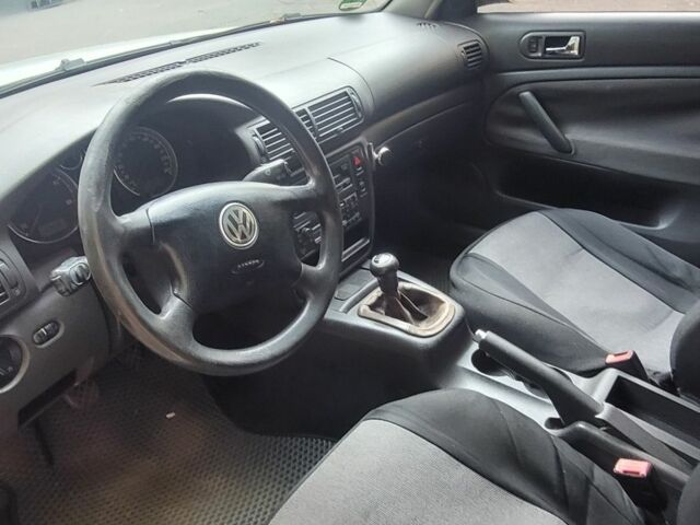 Білий Фольксваген Пассат, об'ємом двигуна 2 л та пробігом 456 тис. км за 4134 $, фото 7 на Automoto.ua