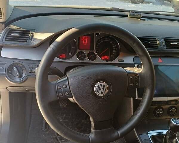 Белый Фольксваген Пассат, объемом двигателя 2 л и пробегом 377 тыс. км за 6200 $, фото 7 на Automoto.ua