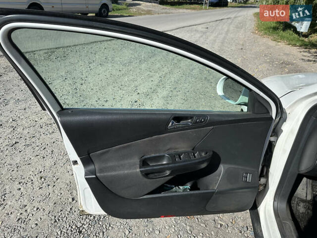 Білий Фольксваген Пассат, об'ємом двигуна 1.97 л та пробігом 333 тис. км за 4550 $, фото 13 на Automoto.ua