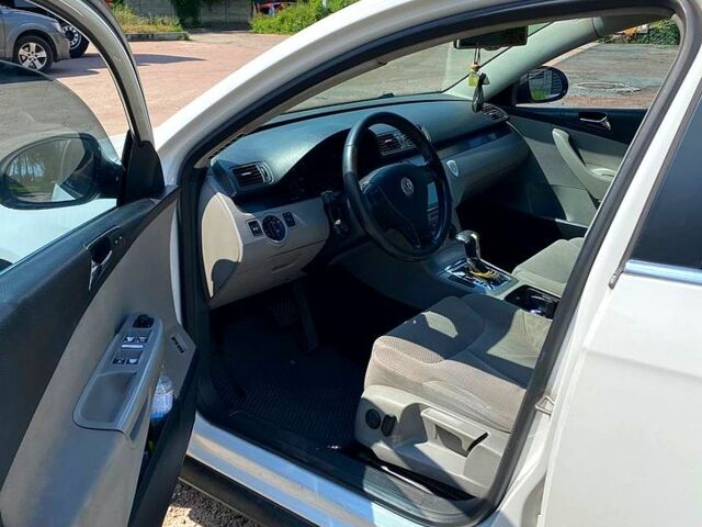 Білий Фольксваген Пассат, об'ємом двигуна 2 л та пробігом 340 тис. км за 5200 $, фото 4 на Automoto.ua