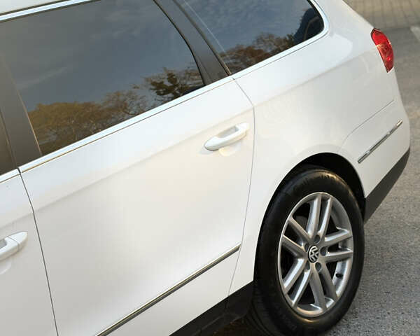 Фольксваген Пассат 2007 в Славуте на Automoto.ua Белый Фольксваген Пассат, объемом двигателя 2 л и пробегом 210 тыс. км за 6700 $, фото 2 на Automoto.ua