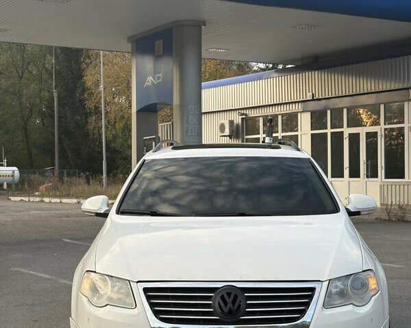 Фольксваген Пассат 2007 в Славуте на Automoto.ua Белый Фольксваген Пассат, объемом двигателя 2 л и пробегом 210 тыс. км за 6700 $, фото 27 на Automoto.ua