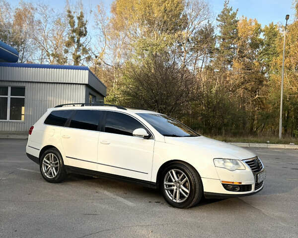 Фольксваген Пассат 2007 в Славуте на Automoto.ua Белый Фольксваген Пассат, объемом двигателя 2 л и пробегом 210 тыс. км за 6700 $, фото 10 на Automoto.ua