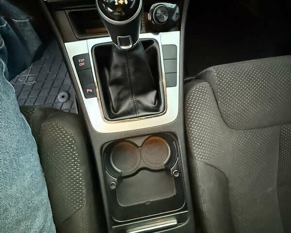 Белый Фольксваген Пассат, объемом двигателя 1.97 л и пробегом 430 тыс. км за 8400 $, фото 28 на Automoto.ua