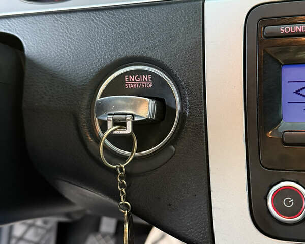 Белый Фольксваген Пассат, объемом двигателя 1.97 л и пробегом 430 тыс. км за 8400 $, фото 29 на Automoto.ua