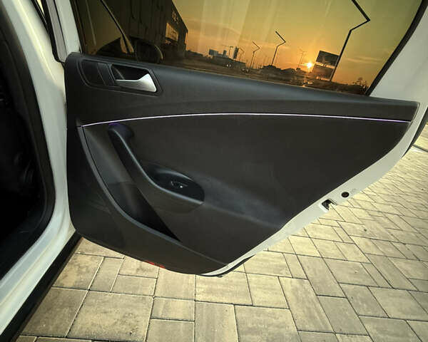 Белый Фольксваген Пассат, объемом двигателя 1.97 л и пробегом 430 тыс. км за 8400 $, фото 34 на Automoto.ua