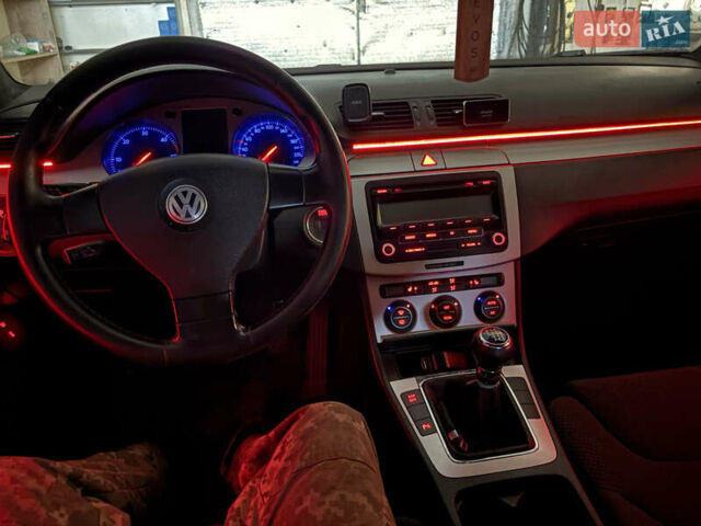 Белый Фольксваген Пассат, объемом двигателя 1.97 л и пробегом 430 тыс. км за 8400 $, фото 45 на Automoto.ua