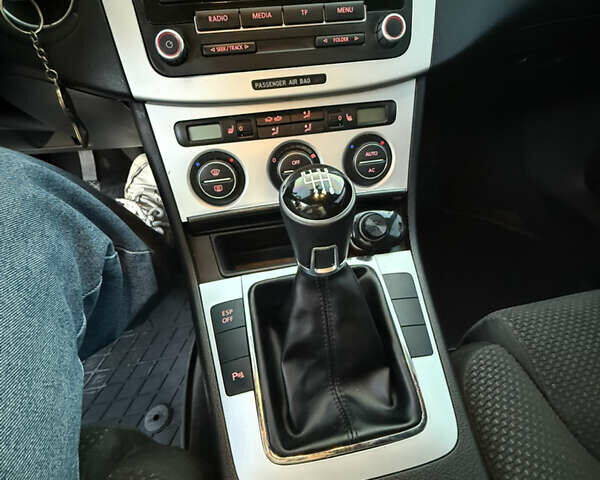 Белый Фольксваген Пассат, объемом двигателя 1.97 л и пробегом 430 тыс. км за 8400 $, фото 27 на Automoto.ua